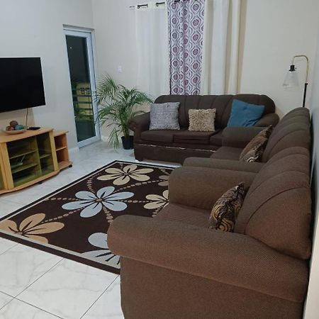 Lovely 2 Bedroom C̅ Netflix Across National Stadium Kingston Exteriör bild